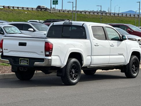 Used 2019 Toyota Tacoma SR5 AWD/4WD image 3