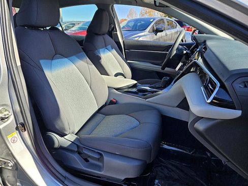 Used 2018 Toyota Camry LE image 15