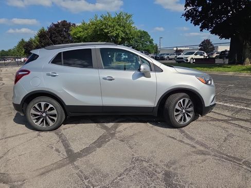 Used 2017 Buick Encore Essence FWD image 2