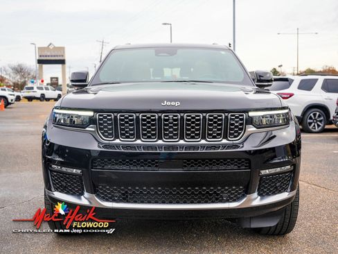 Used 2025 Jeep Grand Cherokee L Summit w/ Advanced Protech Group IV image 4