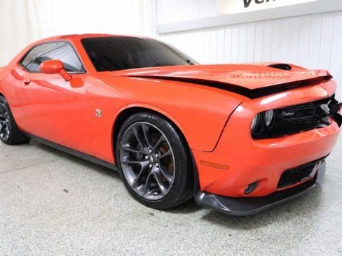 Used 2016 Dodge Challenger SRT RWD image 5