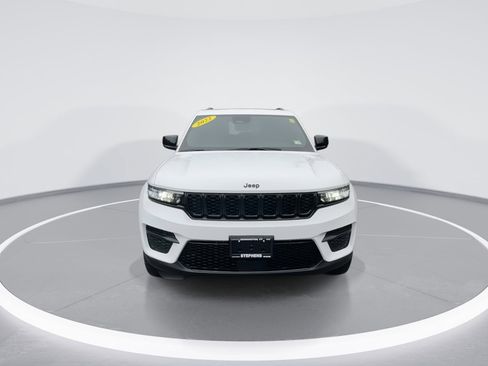 Used 2022 Jeep Grand Cherokee Altitude image 4