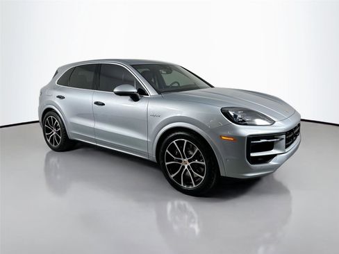 Certified 2026 Porsche Cayenne E-Hybrid AWD/4WD image 9
