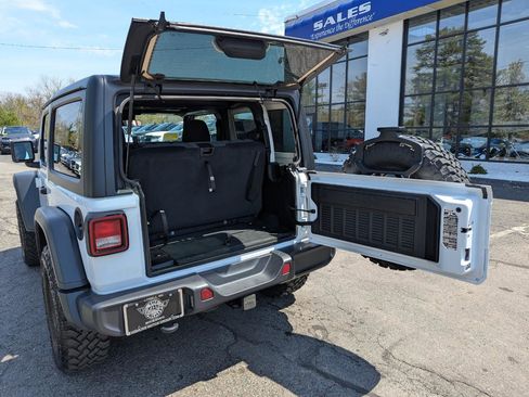 Used 2024 Jeep Wrangler Sport AWD/4WD image 36