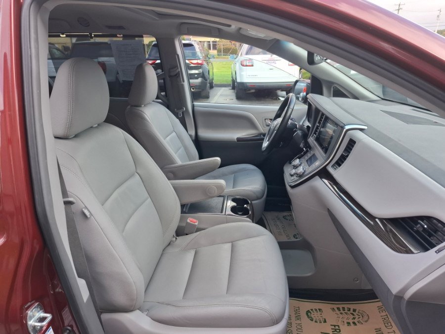 Used 2016 Toyota Sienna XLE w/ XLE Navigation Package AWD/4WD image 32