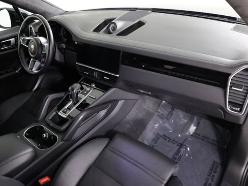 Used 2022 Porsche Cayenne GTS w/ Premium Package Plus AWD/4WD image 40