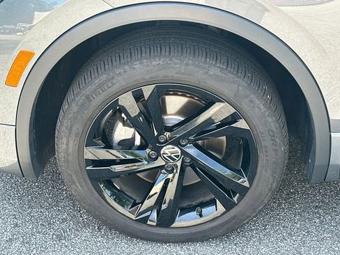 Certified 2024 Volkswagen Tiguan SE R-Line image 11