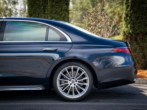 Used 2023 Mercedes-Benz S 500 4MATIC w/ AMG Line image 11