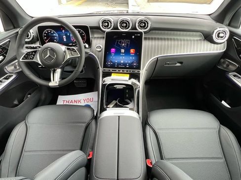 Used 2026 Mercedes-Benz GLC 300 4MATIC image 2