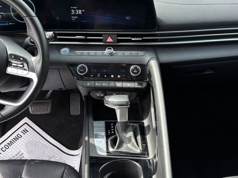 Used 2025 Hyundai Elantra Limited FWD image 19
