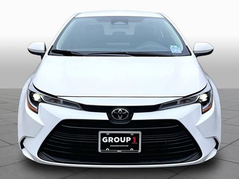 Used 2025 Toyota Corolla LE FWD image 4