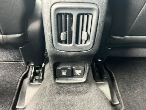 Used 2018 Jeep Compass Latitude w/ Popular Equipment Group AWD/4WD image 39