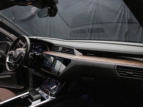 Used 2022 Audi e-tron Premium Plus w/ Premium Plus Package image 15