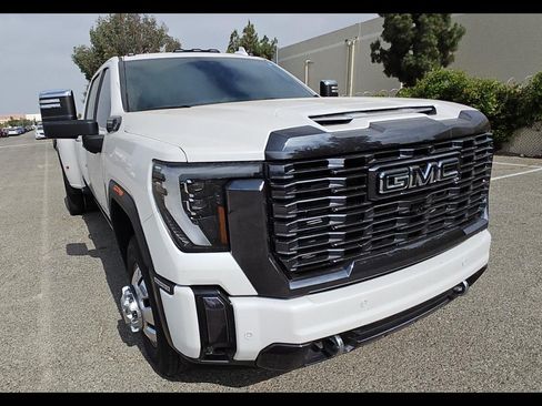 Used 2024 GMC Sierra 3500 Denali Ultimate AWD/4WD image 12