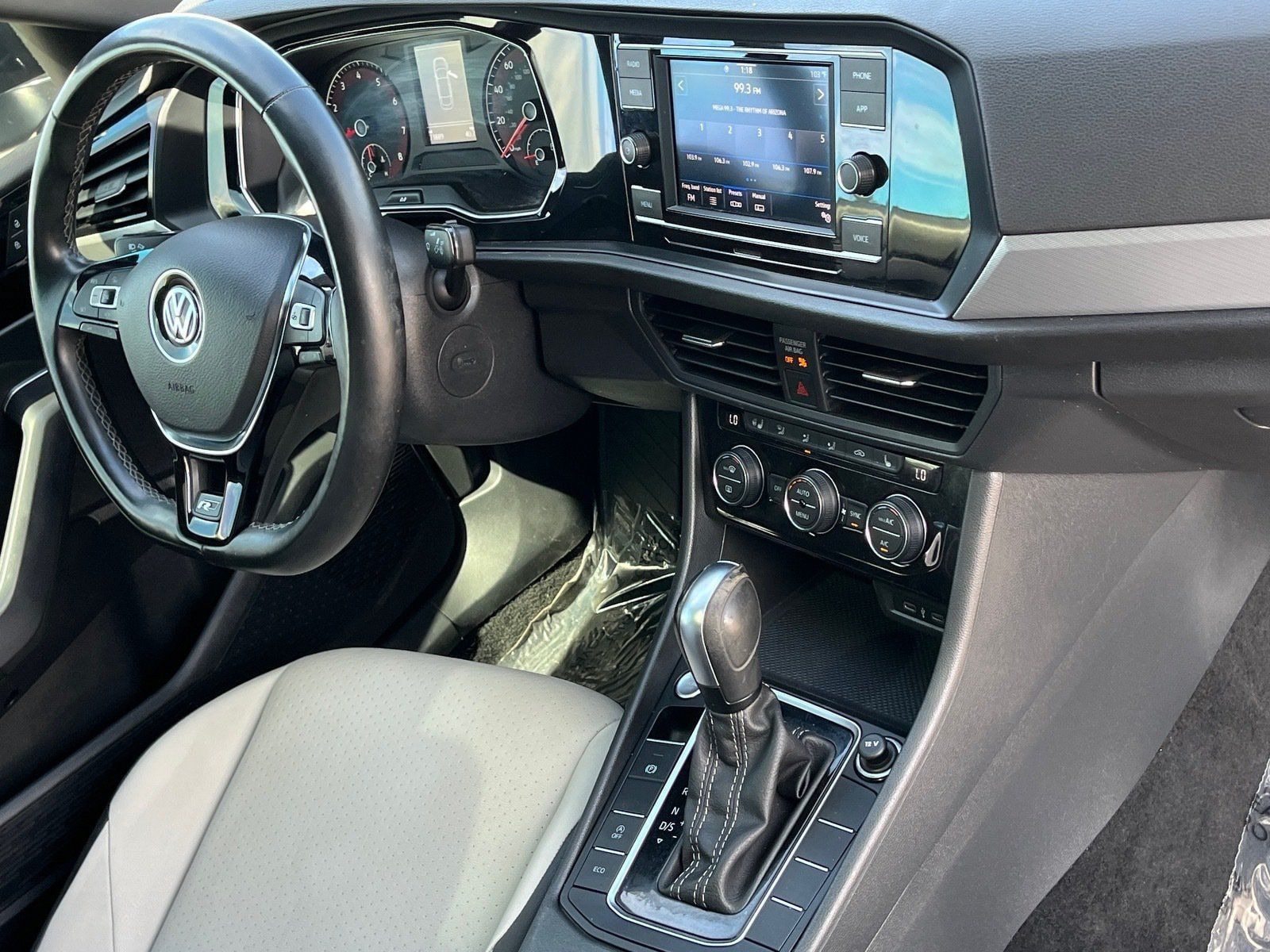 Used 2020 Volkswagen Jetta R-Line w/ R-Line Cold Weather Package FWD image 9