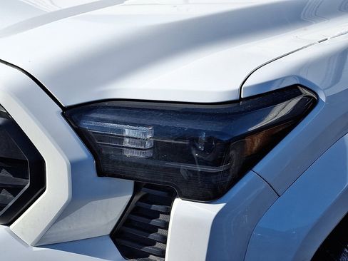 Used 2025 Toyota Tacoma TRD Sport image 6