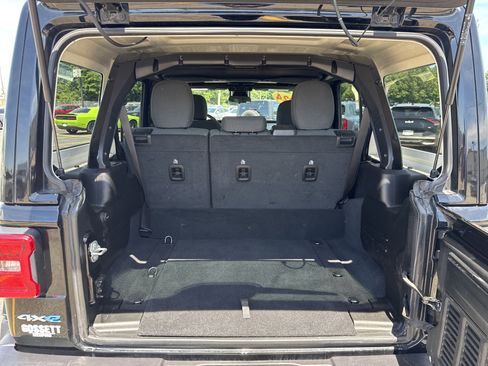 Used 2024 Jeep Wrangler Unlimited Sahara AWD/4WD image 8