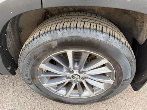 Used 2018 Toyota Highlander XLE w/ Protection Package #3 image 17