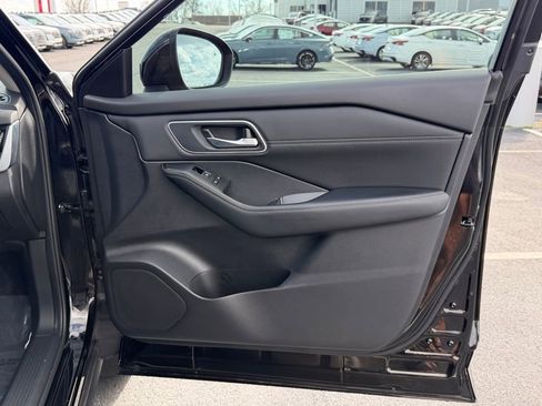 Used 2024 Nissan Rogue Platinum image 24