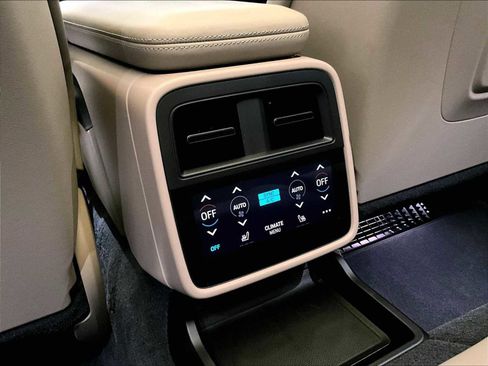 Used 2024 Porsche Taycan Turbo image 30