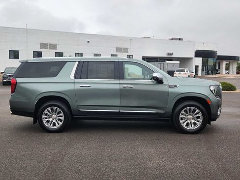 Used 2024 GMC Yukon XL Denali AWD/4WD image 2