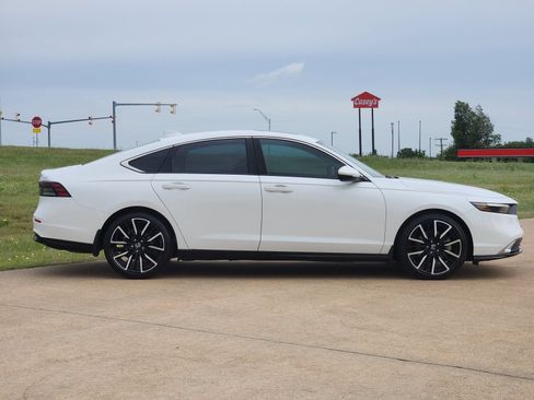 Used 2025 Honda Accord Touring image 7
