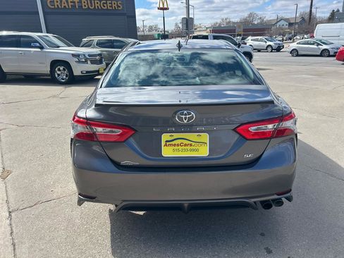 Used 2019 Toyota Camry SE image 4