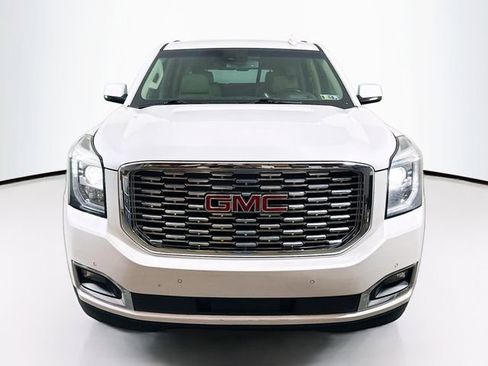 Used 2019 GMC Yukon Denali w/ Denali Ultimate Package image 2