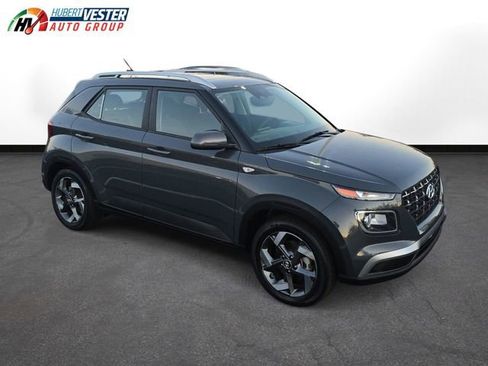 Used 2024 Hyundai Venue SEL image 4