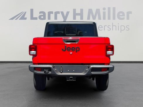 New 2025 Jeep Gladiator Sport image 5