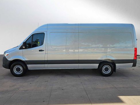 Used 2025 Mercedes-Benz Sprinter 2500 image 6