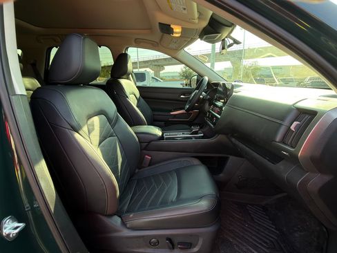 Used 2025 Nissan Pathfinder Platinum FWD image 18