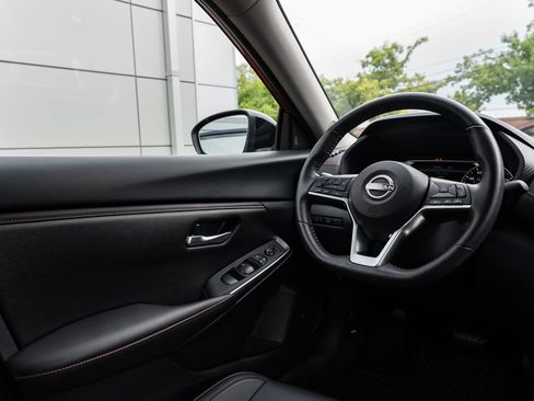 Used 2025 Nissan Sentra SR w/ SR Premium Package FWD image 11