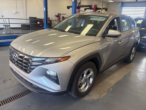 Used 2022 Hyundai Tucson SE image 4