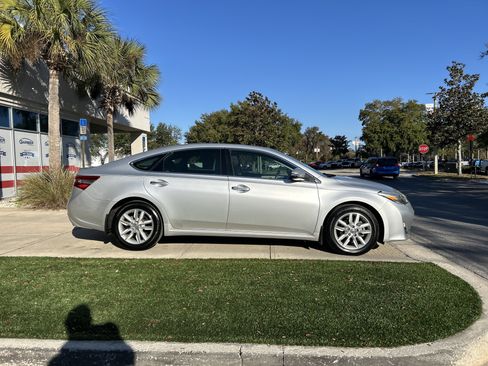 Used 2013 Toyota Avalon XLE Premium image 2