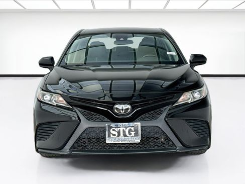 Used 2019 Toyota Camry SE FWD image 2