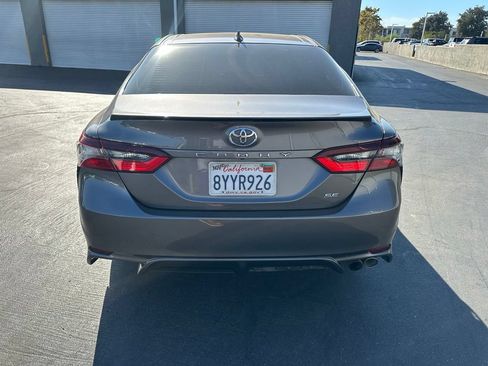 Used 2022 Toyota Camry SE FWD image 3