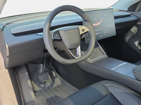 Used 2026 Tesla Model Y 2WD image 16