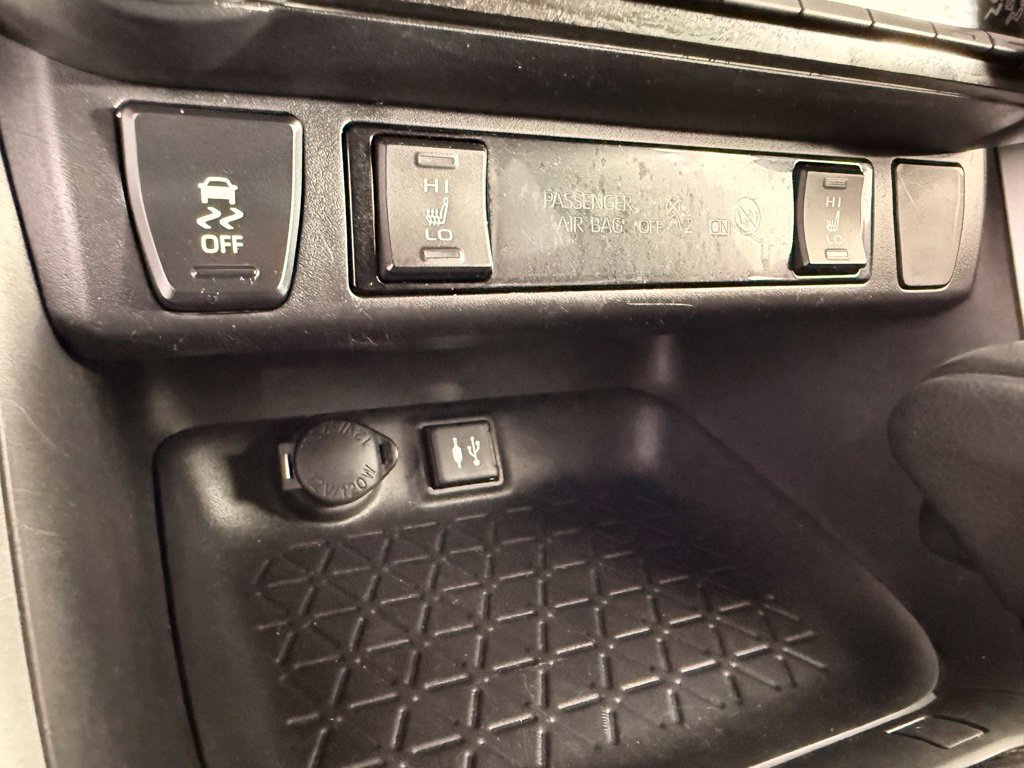 Used 2019 Toyota RAV4 XLE w/ Convenience Package AWD/4WD image 25