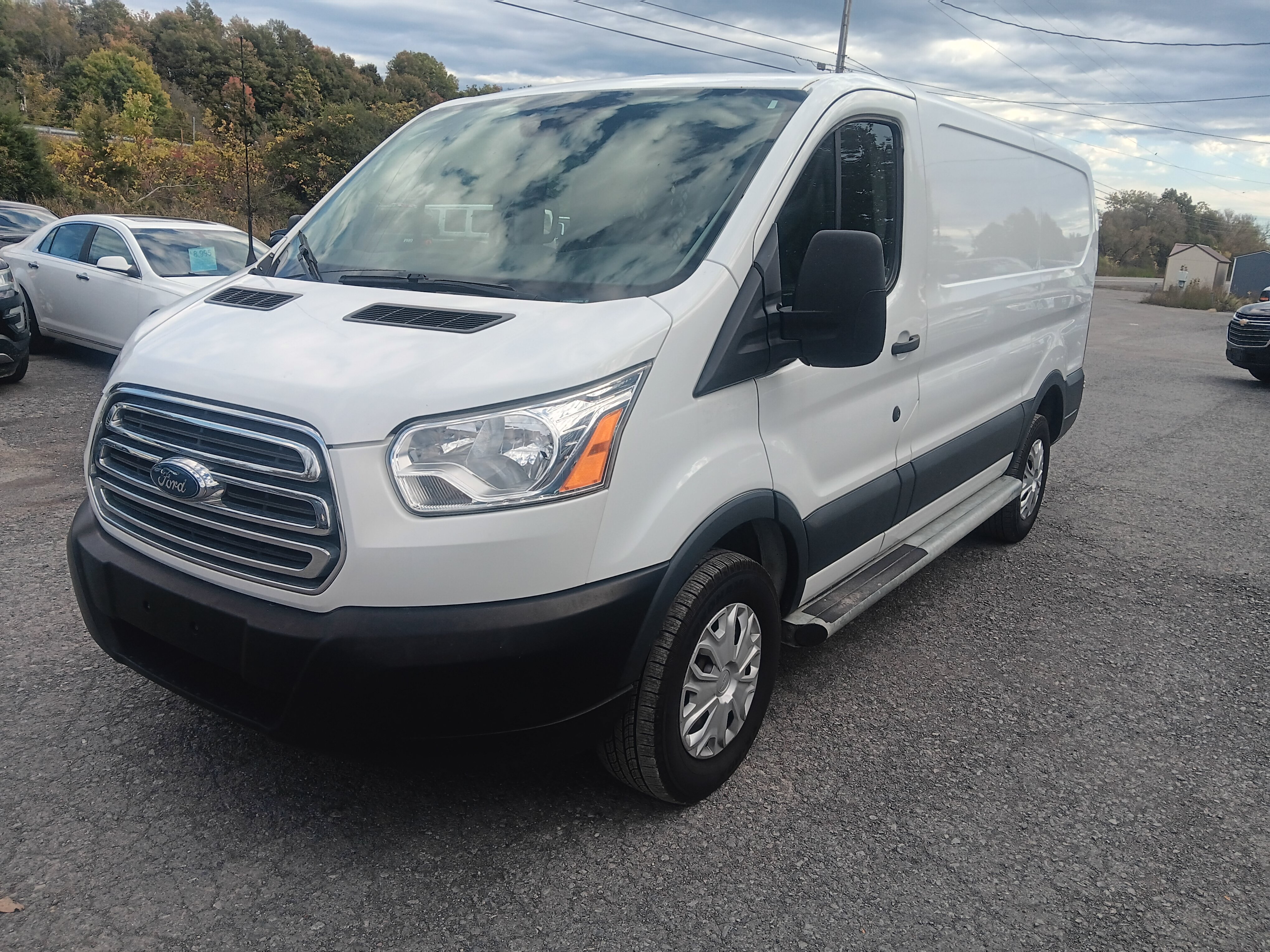 Used 2017 Ford Transit 250 130 Low Roof w/ Exterior Upgrade Package RWD image 1