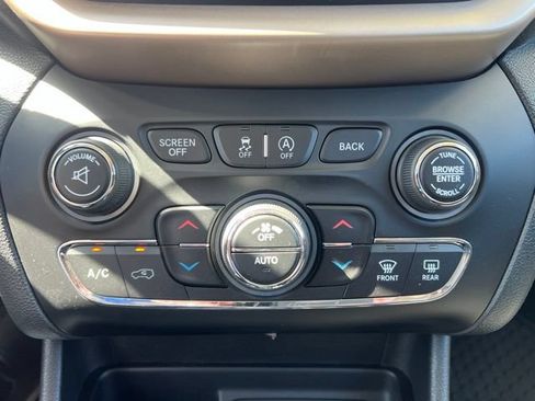Used 2015 Jeep Cherokee Latitude w/ Comfort/Convenience Group AWD/4WD image 27