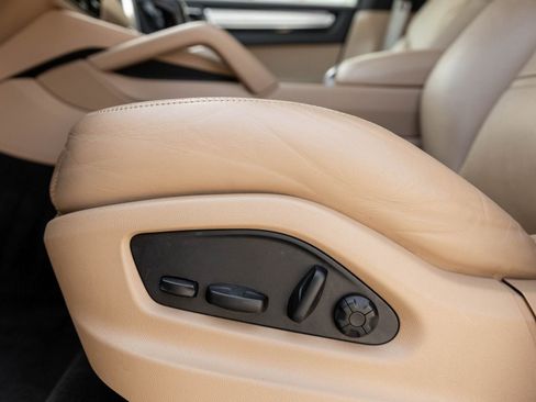 Used 2023 Porsche Cayenne Platinum Edition AWD/4WD image 22