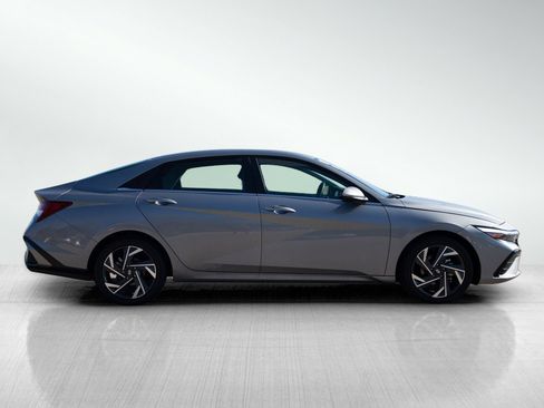 Used 2025 Hyundai Elantra SEL FWD image 6