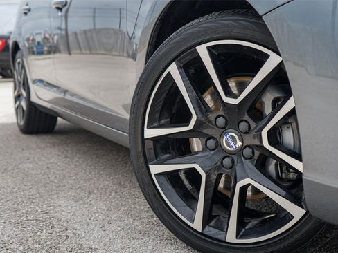 Used 2018 Volvo S60 T5 Dynamic w/ Vision Package image 2