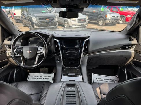 Used 2018 Cadillac Escalade Platinum AWD/4WD image 22
