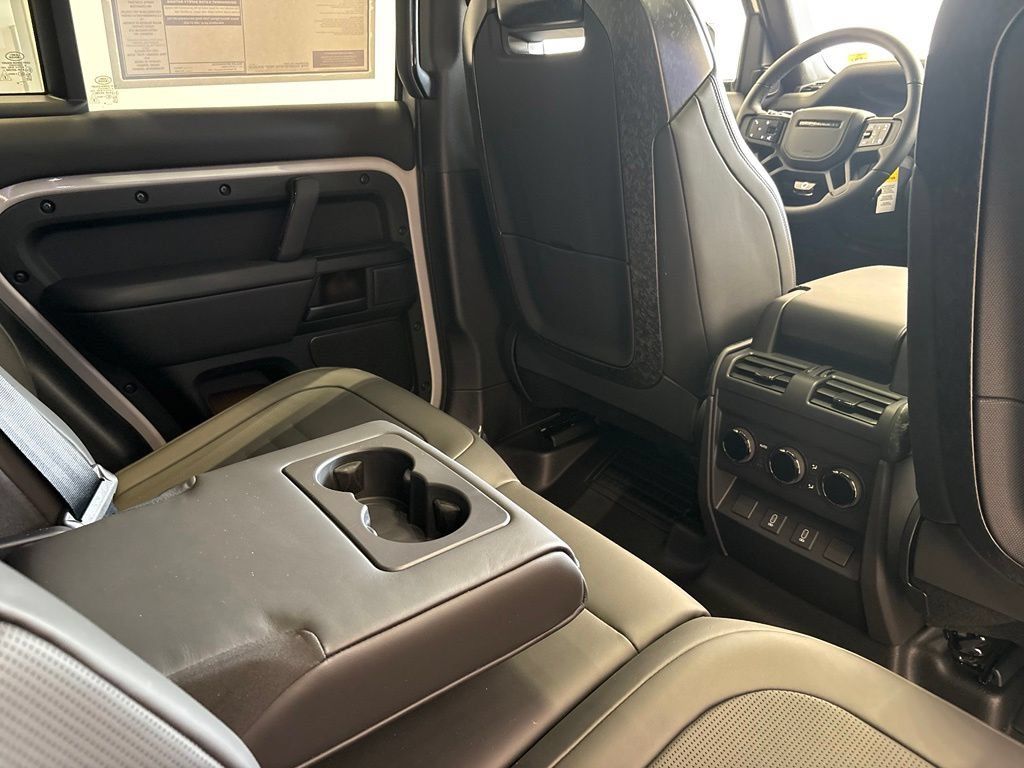 New 2026 Land Rover Defender 110 AWD/4WD image 17