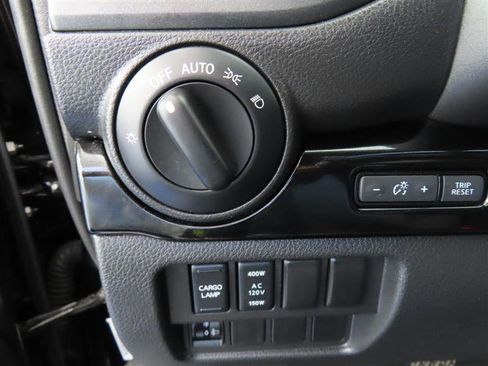 Used 2023 Nissan Titan SV w/ SV Convenience Package image 17