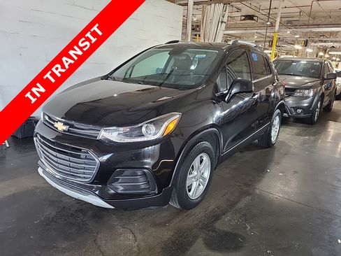 Used 2019 Chevrolet Trax LT w/ LT Convenience Package FWD image 1