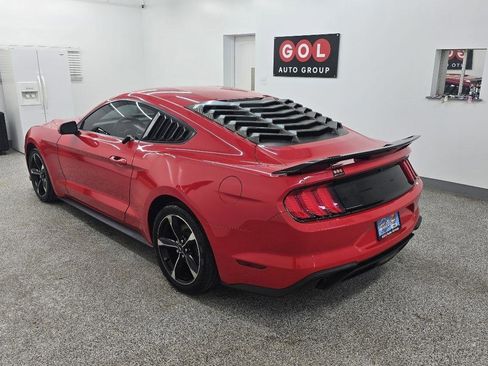 Used 2018 Ford Mustang Coupe RWD image 4