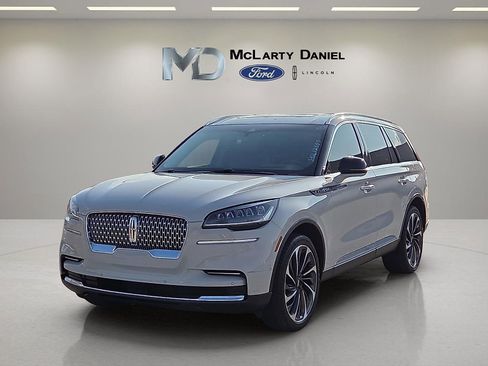 Used 2023 Lincoln Aviator Reserve w/ Equipment Group 201A image 2